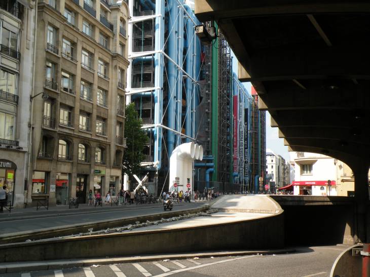  Centre Beaubourg, vue depuis la rue du Renard